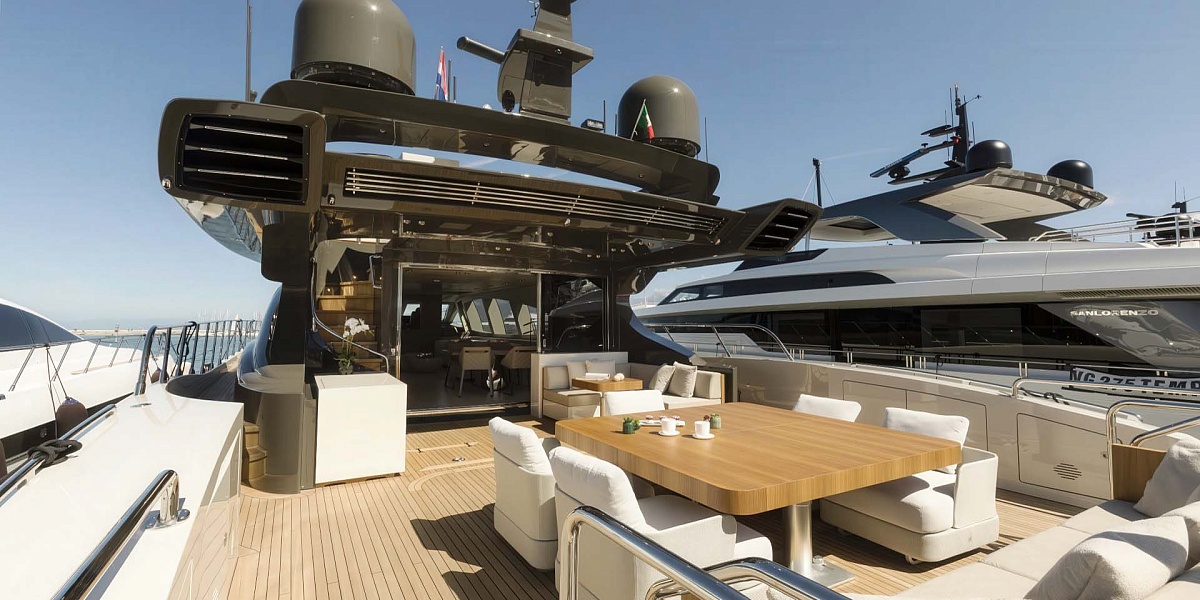 Аренда мега яхты Mangusta 110 Fanamax во Франции